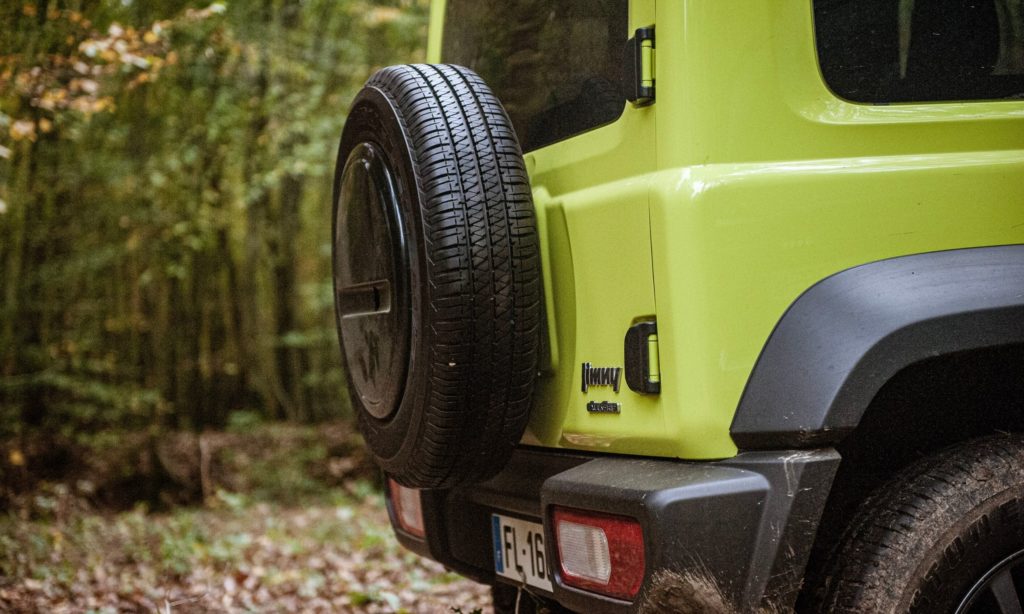 Suzuki Jimny : la roue de secours 