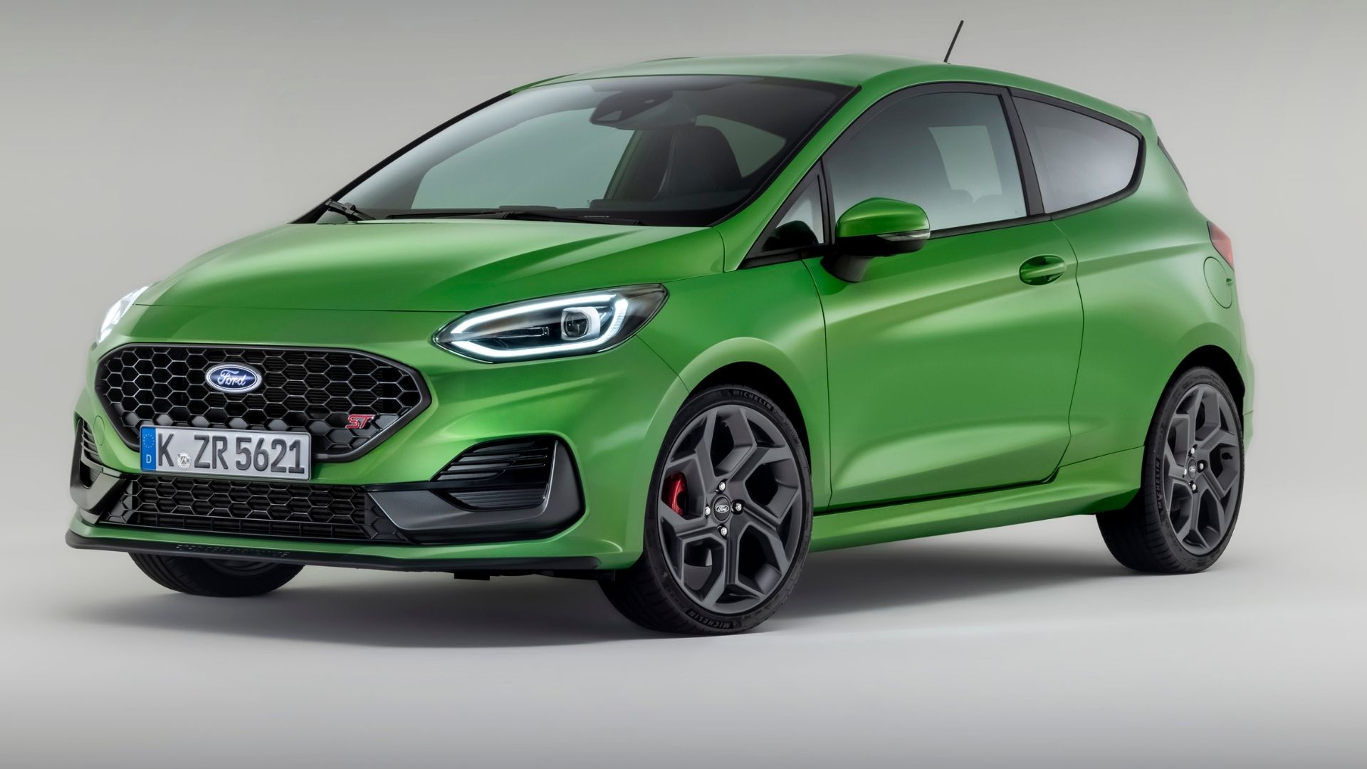 https://www.hoonited.com/wp-content/uploads/2021/09/Ford-Fiesta-ST-2022-vert-Mean-3.jpg