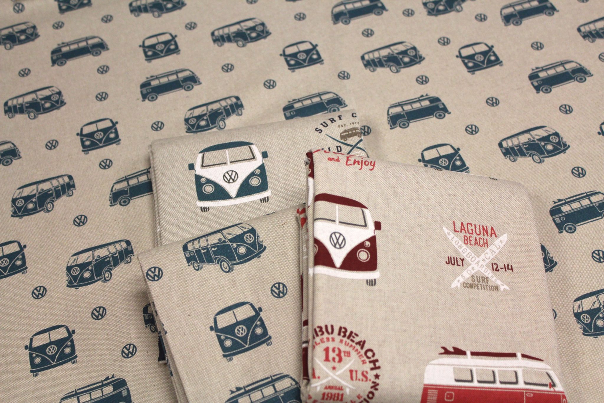 Offrezvous ces superbes tissus Volkswagen Combi