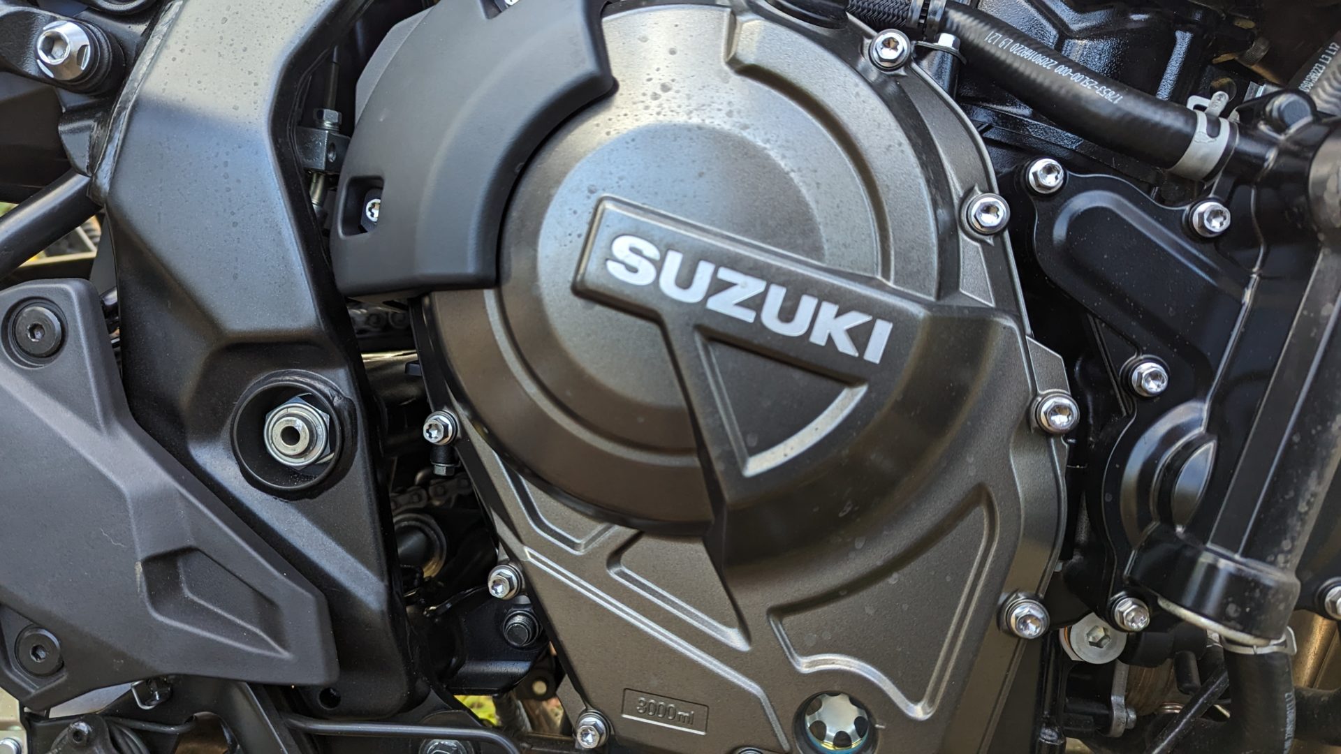 Photo du moteur bicylidnre de la Suzuki V-Strom 800DE.