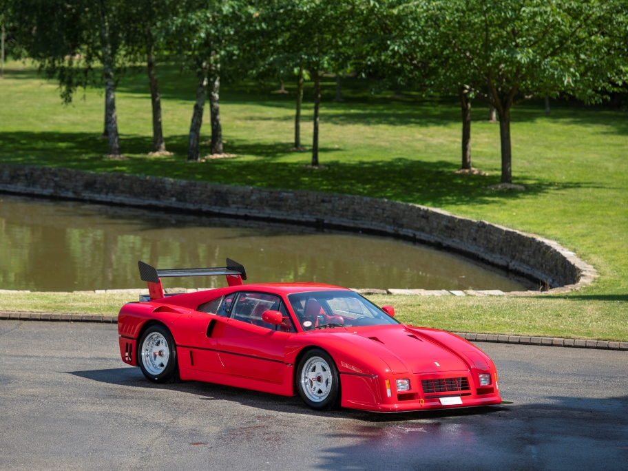 Cette Ferrari F40 miniature à moteur essence peut être conduite par un  enfant, voici son prix