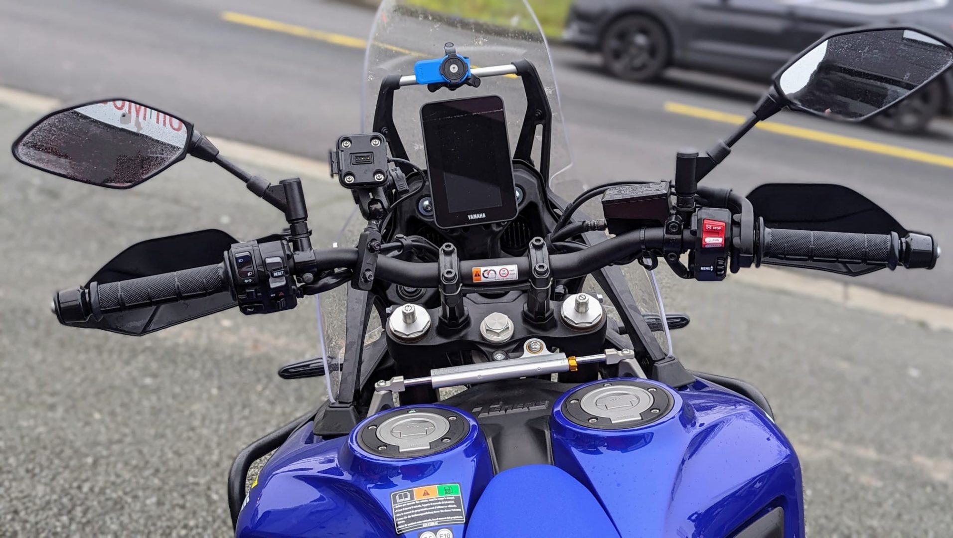 Zoom sur le poste de pilotage de la moto Yamaha Ténéré 700 World Raid.
