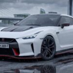 Concept car Nissan GT-R R36 hybride de 2030, livrée blanche Nismo avec capot en carbone, optiques effilées style futuriste, généré par intelligence artificielle.