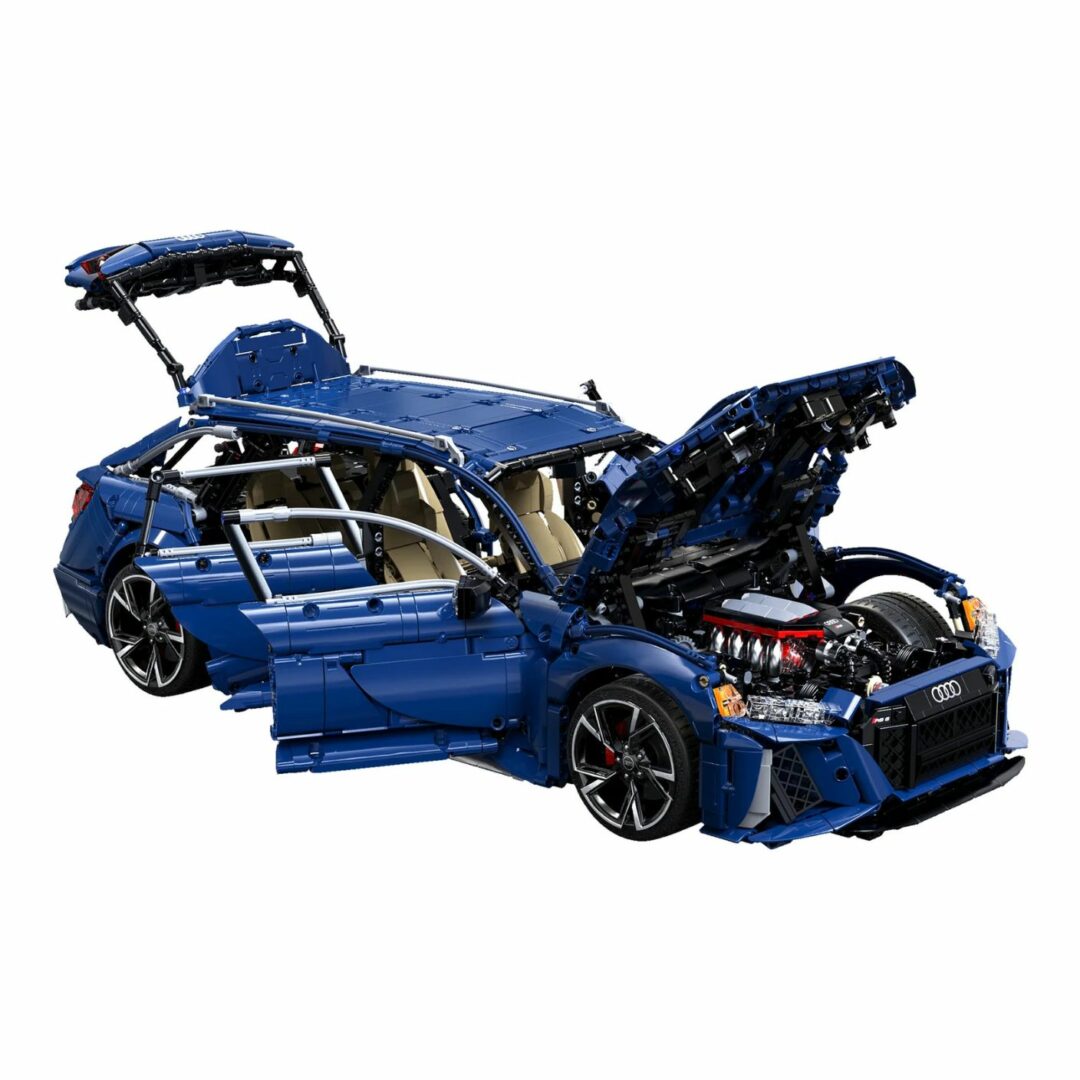 Modèle en briques CaDa Master Audi RS 6 Avant bleu avec toutes les portes, le capot moteur et le hayon arrière ouverts