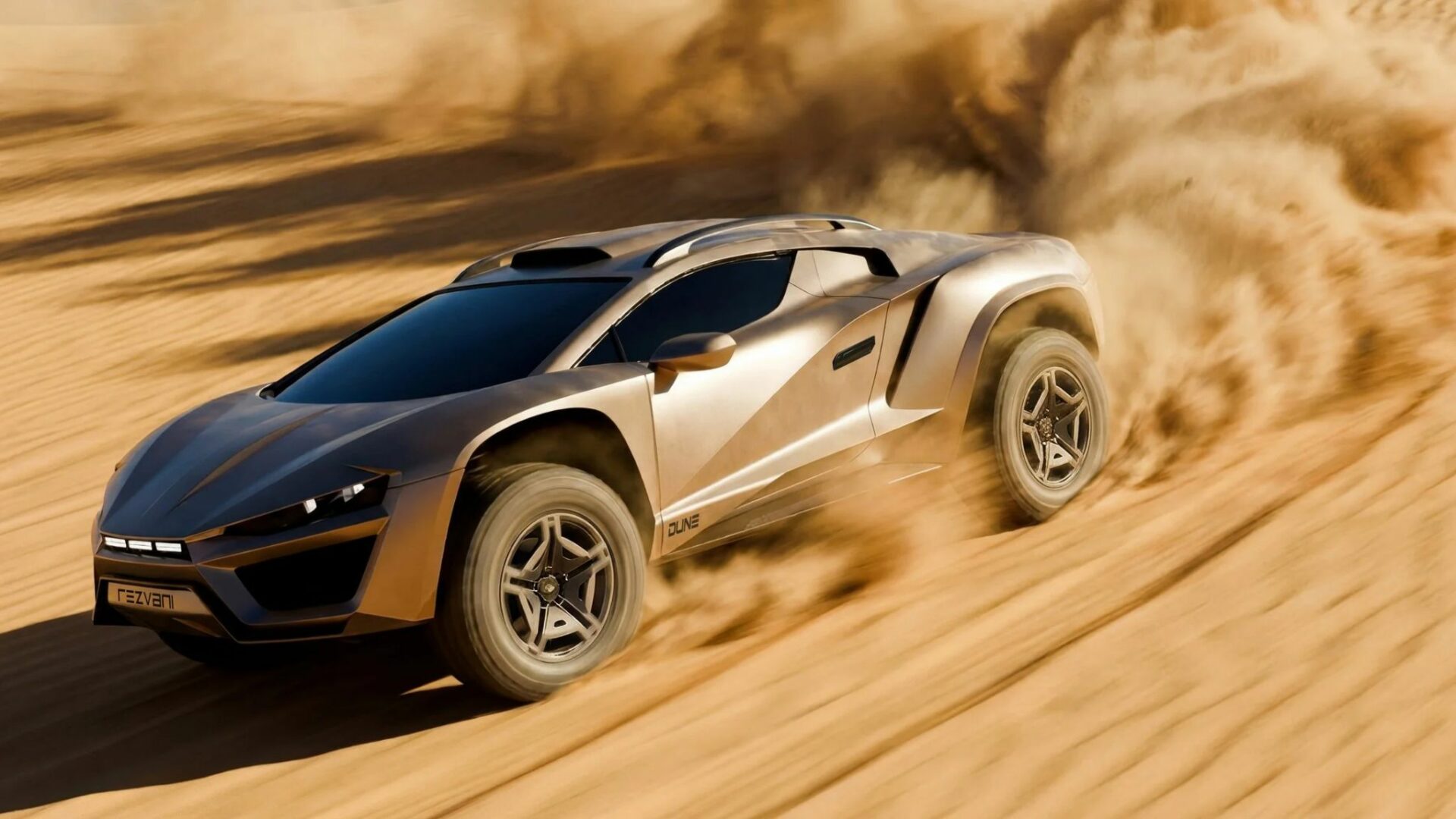 Le Rezvani Dune marron bronze effectuant un drift dynamique dans le sable du désert en projetant d'imposants nuages de poussière