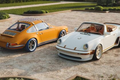 Porsche 911 Louis Vuitton par Singer : coupé jaune safran avec galerie de toit et cabriolet blanc