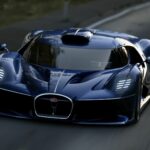 La Bugatti Destrier bleu Sapphire Celeste de trois-quarts face en train de rouler sur une route de campagne