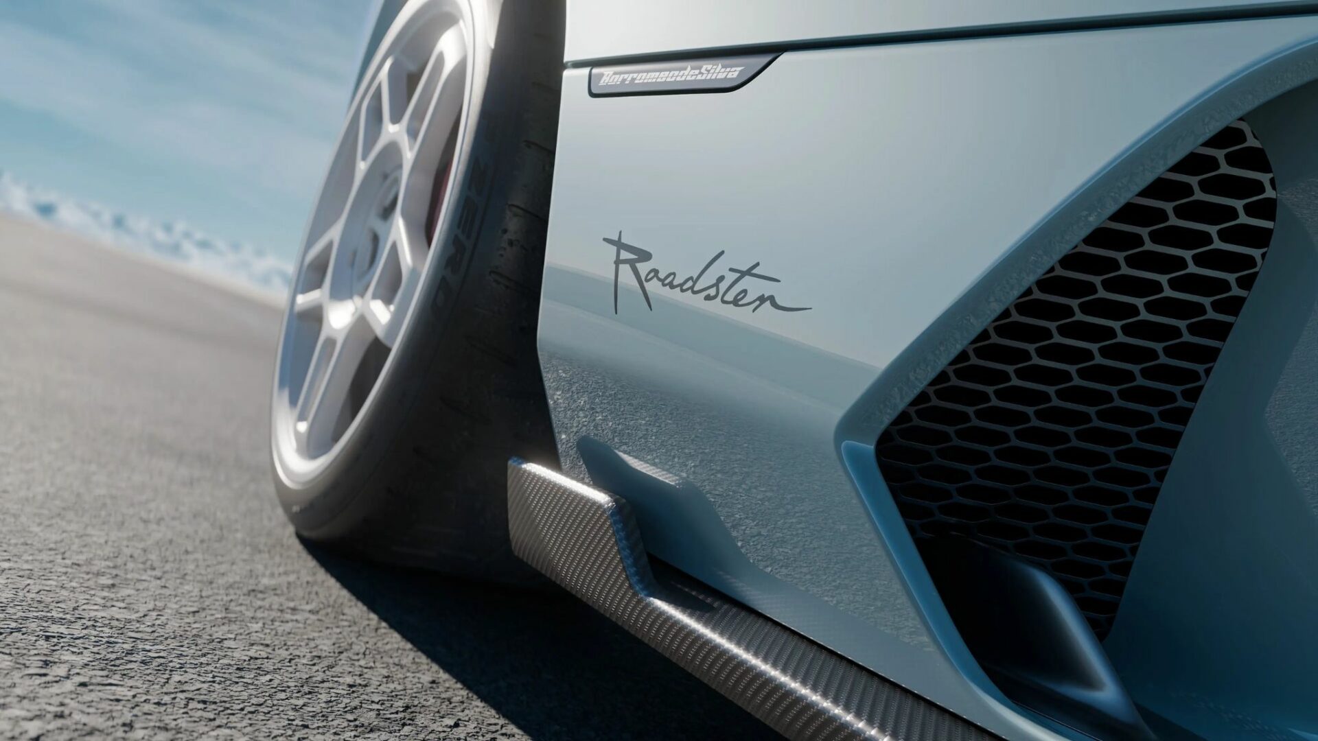 Gros plan sur le marquage Roadster, le badge BorromeodeSilva et la jupe en fibre de carbone de l'Eccentrica V12 Roadster