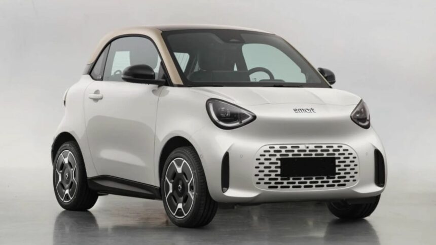 Texte alternatif (alt) : Vue trois-quarts avant de la nouvelle Smart #2 électrique blanche sans camouflage révélée par les fuites du ministère chinois MIIT