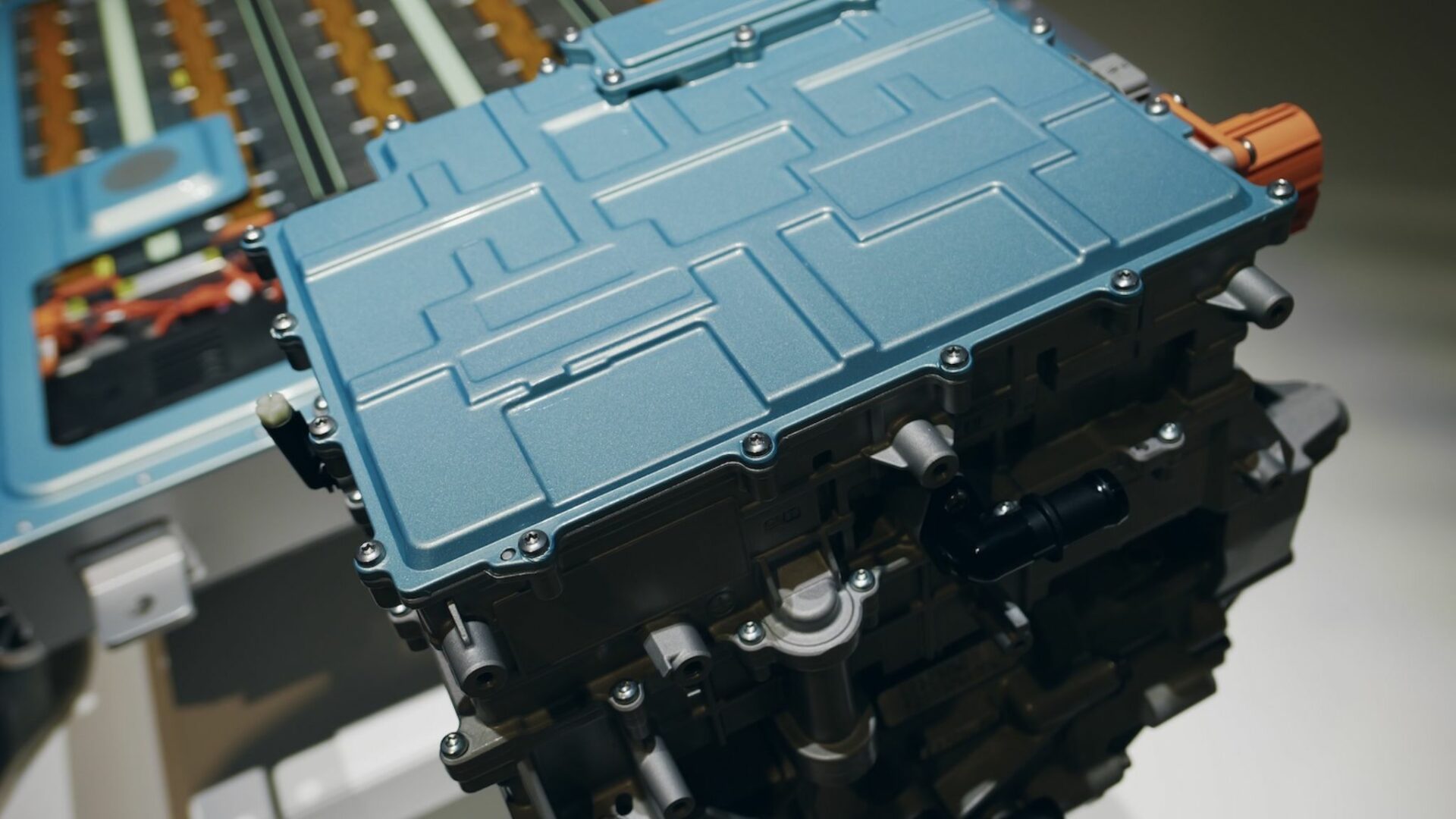 Gros plan sur la batterie LFP de 27,5 kWh de la Nouvelle Dacia Spring garantissant jusqu'à 250 km d'autonomie WLTP.